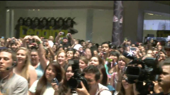 Demi Lovato  Live at Glendale Galleria  in LA for Cambio in HD 03887 - Demilush - Live at Glendale Galleria in LA for Cambio Part oo7