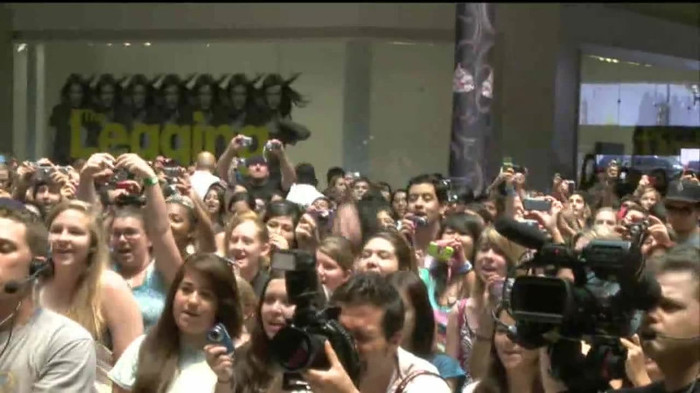 Demi Lovato  Live at Glendale Galleria  in LA for Cambio in HD 03894 - Demilush - Live at Glendale Galleria in LA for Cambio Part oo7