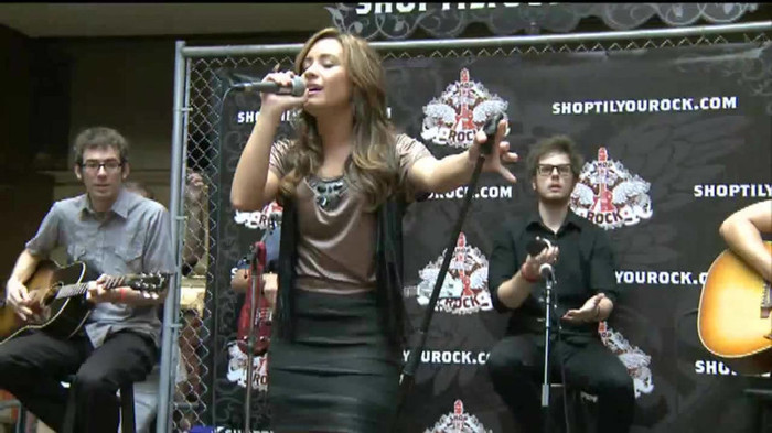 Demi Lovato  Live at Glendale Galleria  in LA for Cambio in HD 03915
