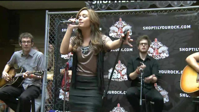 Demi Lovato  Live at Glendale Galleria  in LA for Cambio in HD 03917