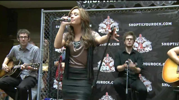 Demi Lovato  Live at Glendale Galleria  in LA for Cambio in HD 03919