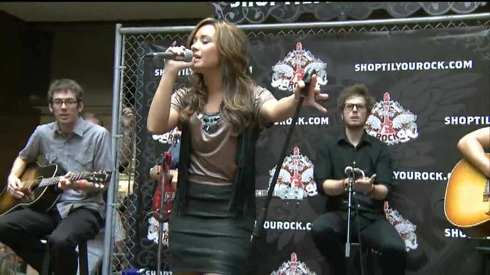 Demi Lovato  Live at Glendale Galleria  in LA for Cambio in HD 03924 - Demilush - Live at Glendale Galleria in LA for Cambio Part oo7