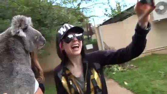 Avril Lavigne- At The Zoo (2011) 100 - Avril - Lavigne - At - ZOO - Video - Captures