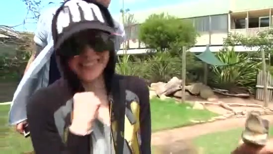 Avril Lavigne- At The Zoo (2011) 183 - Avril - Lavigne - At - ZOO - Video - Captures