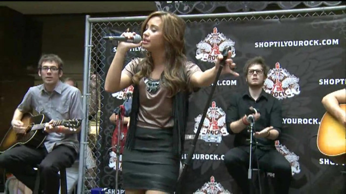 Demi Lovato  Live at Glendale Galleria  in LA for Cambio in HD 03939