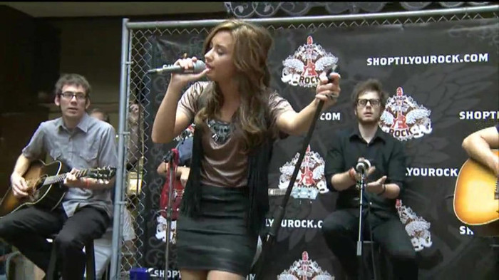 Demi Lovato  Live at Glendale Galleria  in LA for Cambio in HD 03953 Demi Lovato  Live at Glendale Galleria  in LA for Cambio in HD 03953