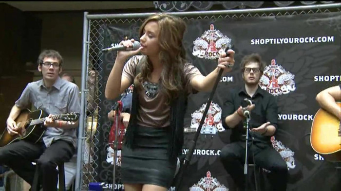 Demi Lovato  Live at Glendale Galleria  in LA for Cambio in HD 03956 Demi Lovato  Live at Glendale Galleria  in LA for Cambio in HD 03956
