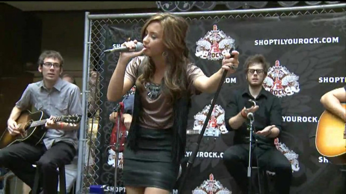 Demi Lovato  Live at Glendale Galleria  in LA for Cambio in HD 03959 Demi Lovato  Live at Glendale Galleria  in LA for Cambio in HD 03959