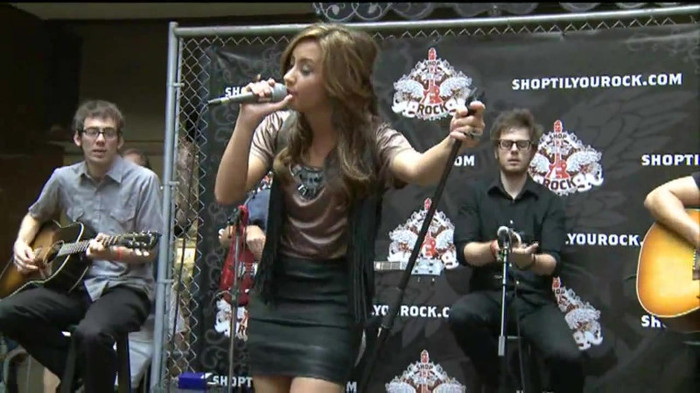 Demi Lovato  Live at Glendale Galleria  in LA for Cambio in HD 03964 Demi Lovato  Live at Glendale Galleria  in LA for Cambio in HD 03964