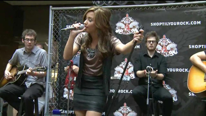 Demi Lovato  Live at Glendale Galleria  in LA for Cambio in HD 03967 Demi Lovato  Live at Glendale Galleria  in LA for Cambio in HD 03967