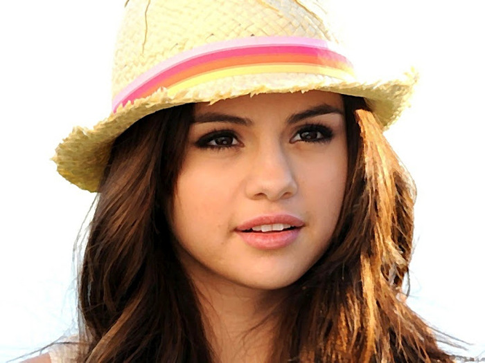 Selena-Wallpaper-selena-gomez-17185050-1024-768