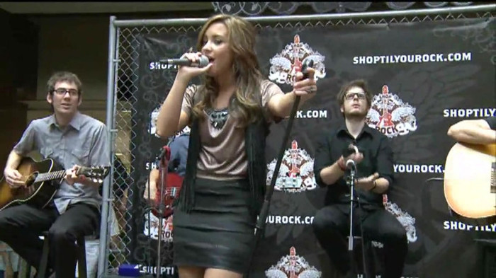 Demi Lovato  Live at Glendale Galleria  in LA for Cambio in HD 04023