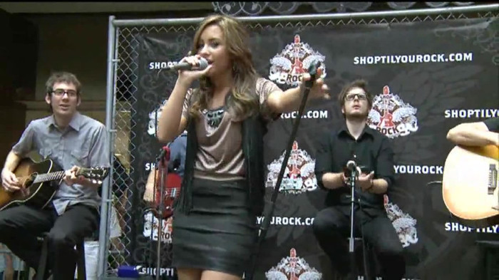 Demi Lovato  Live at Glendale Galleria  in LA for Cambio in HD 04026