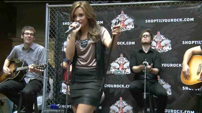 Demi Lovato  Live at Glendale Galleria  in LA for Cambio in HD 04045