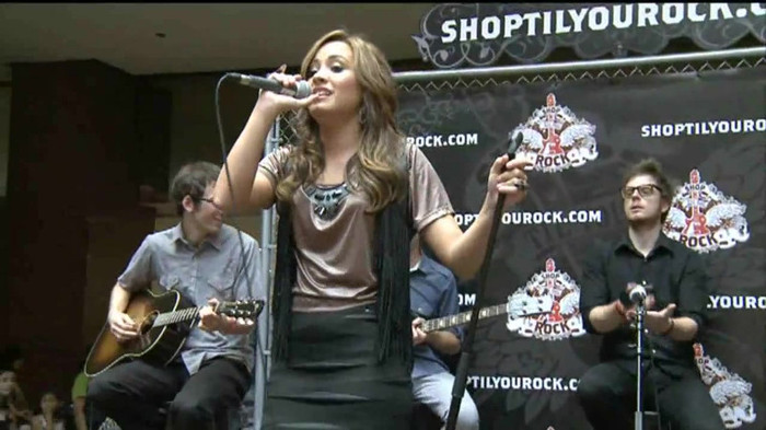 Demi Lovato  Live at Glendale Galleria  in LA for Cambio in HD 04111 - Demilush - Live at Glendale Galleria in LA for Cambio Part oo8