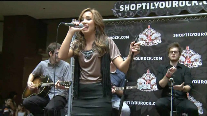 Demi Lovato  Live at Glendale Galleria  in LA for Cambio in HD 04126 - Demilush - Live at Glendale Galleria in LA for Cambio Part oo8