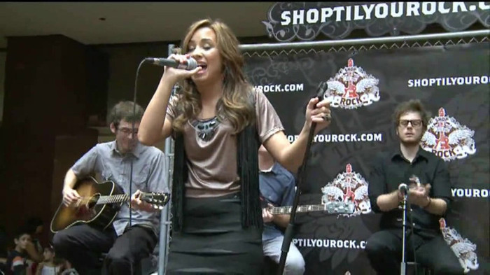 Demi Lovato  Live at Glendale Galleria  in LA for Cambio in HD 04130 - Demilush - Live at Glendale Galleria in LA for Cambio Part oo8