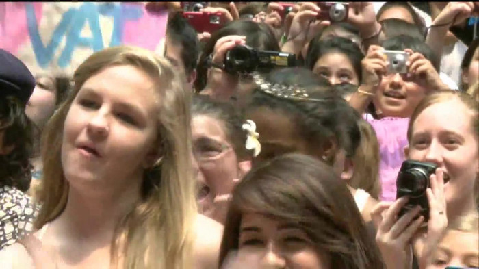 Demi Lovato  Live at Glendale Galleria  in LA for Cambio in HD 04252 - Demilush - Live at Glendale Galleria in LA for Cambio Part oo8