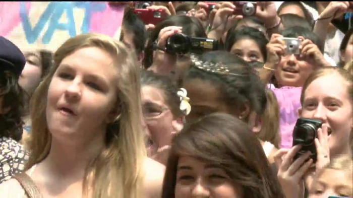 Demi Lovato  Live at Glendale Galleria  in LA for Cambio in HD 04253 - Demilush - Live at Glendale Galleria in LA for Cambio Part oo8