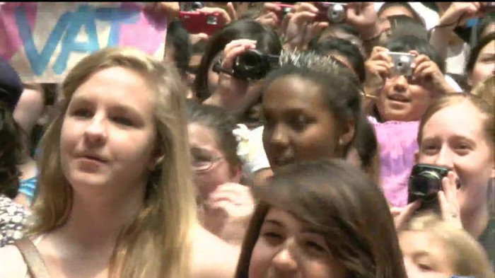 Demi Lovato  Live at Glendale Galleria  in LA for Cambio in HD 04261 - Demilush - Live at Glendale Galleria in LA for Cambio Part oo8