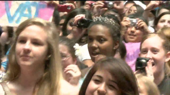 Demi Lovato  Live at Glendale Galleria  in LA for Cambio in HD 04265 - Demilush - Live at Glendale Galleria in LA for Cambio Part oo8
