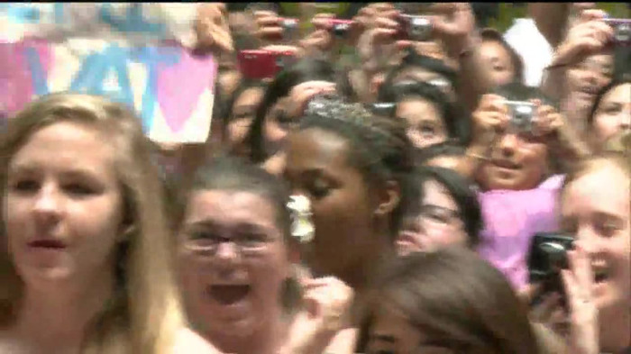 Demi Lovato  Live at Glendale Galleria  in LA for Cambio in HD 04285