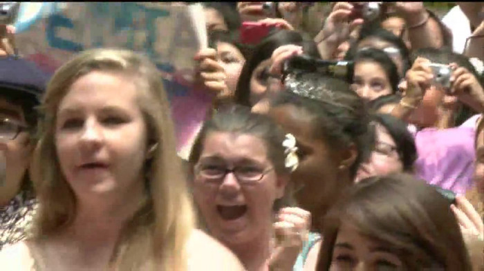 Demi Lovato  Live at Glendale Galleria  in LA for Cambio in HD 04296