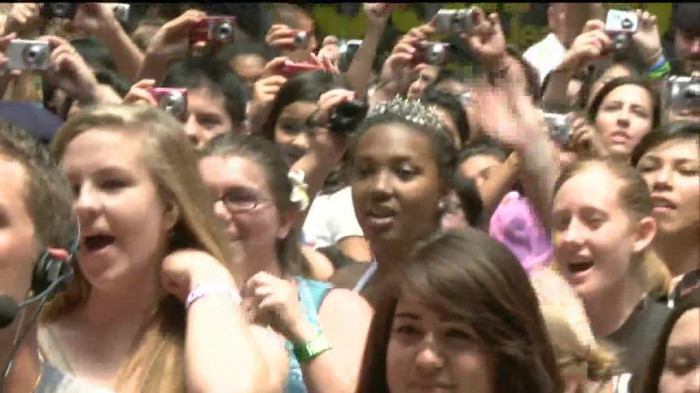 Demi Lovato  Live at Glendale Galleria  in LA for Cambio in HD 04338 - Demilush - Live at Glendale Galleria in LA for Cambio Part oo8
