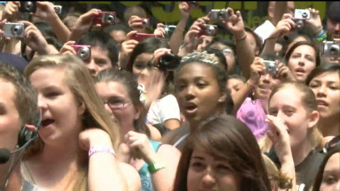 Demi Lovato  Live at Glendale Galleria  in LA for Cambio in HD 04343 - Demilush - Live at Glendale Galleria in LA for Cambio Part oo8