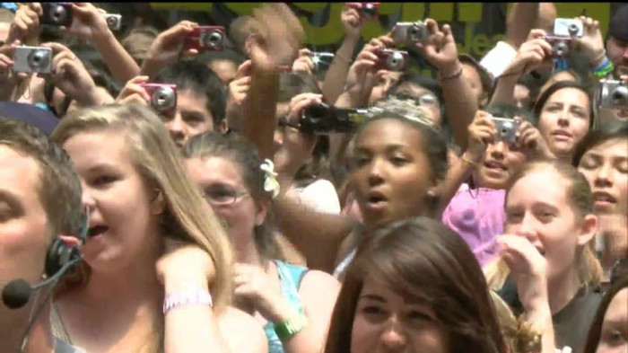Demi Lovato  Live at Glendale Galleria  in LA for Cambio in HD 04349 - Demilush - Live at Glendale Galleria in LA for Cambio Part oo8