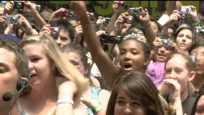 Demi Lovato  Live at Glendale Galleria  in LA for Cambio in HD 04352 - Demilush - Live at Glendale Galleria in LA for Cambio Part oo8