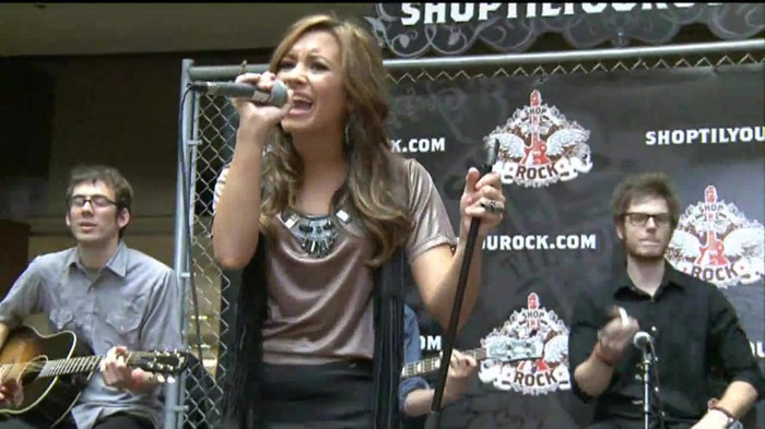 Demi Lovato  Live at Glendale Galleria  in LA for Cambio in HD 04445