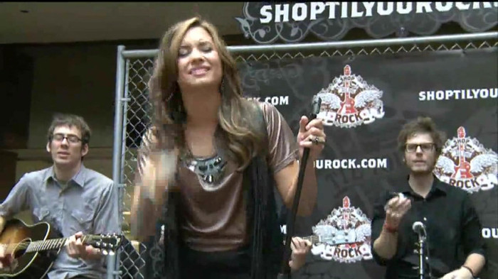 Demi Lovato  Live at Glendale Galleria  in LA for Cambio in HD 04457