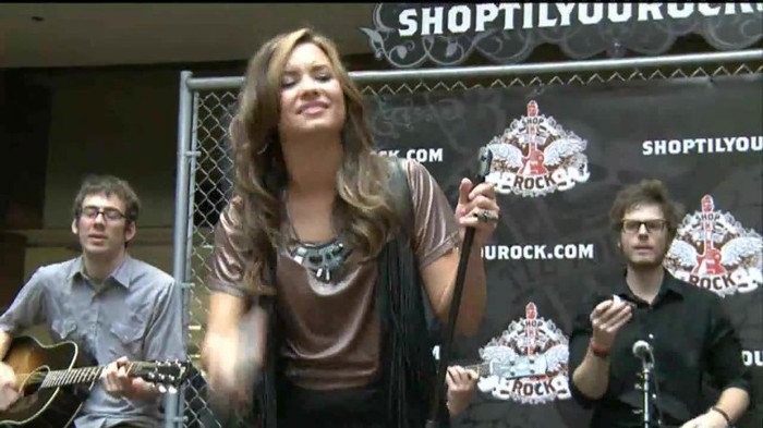 Demi Lovato  Live at Glendale Galleria  in LA for Cambio in HD 04458