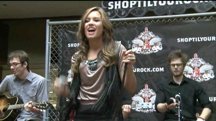 Demi Lovato  Live at Glendale Galleria  in LA for Cambio in HD 04483