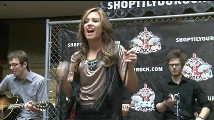 Demi Lovato  Live at Glendale Galleria  in LA for Cambio in HD 04485