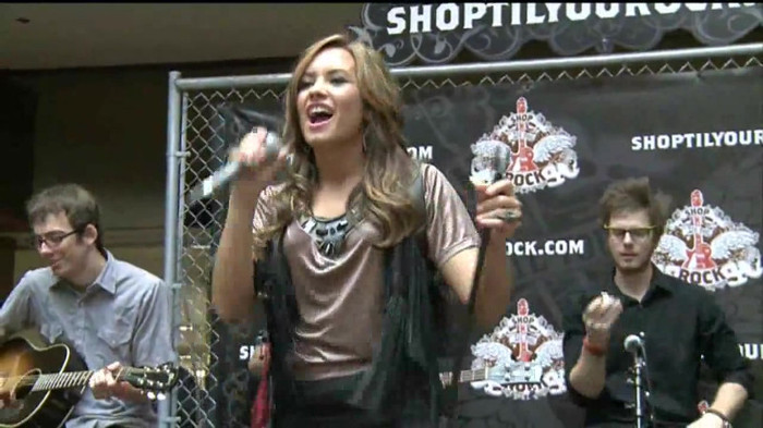 Demi Lovato  Live at Glendale Galleria  in LA for Cambio in HD 04488