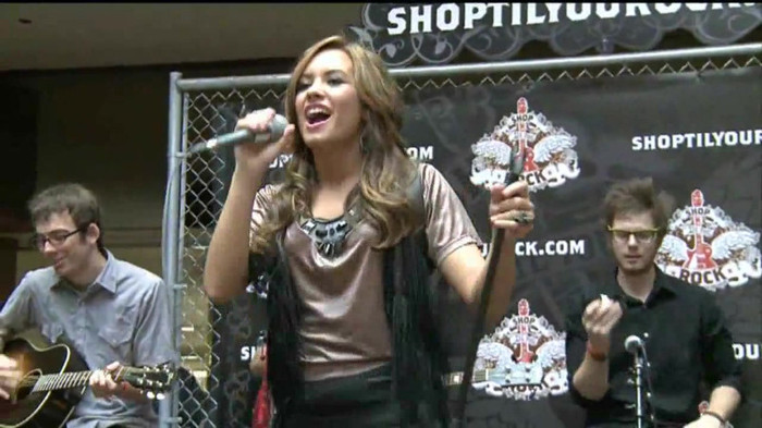 Demi Lovato  Live at Glendale Galleria  in LA for Cambio in HD 04491