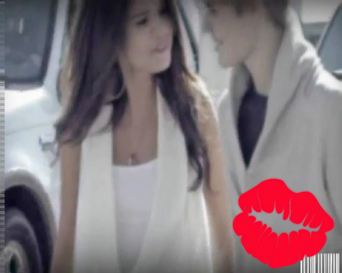# B: Heii UBILE :X:X:X Hai ca eo tre sa plec slly: :X