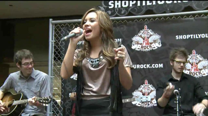 Demi Lovato  Live at Glendale Galleria  in LA for Cambio in HD 04507