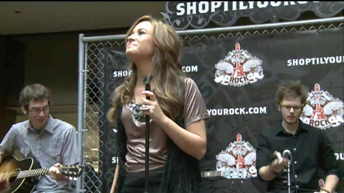 Demi Lovato  Live at Glendale Galleria  in LA for Cambio in HD 04537