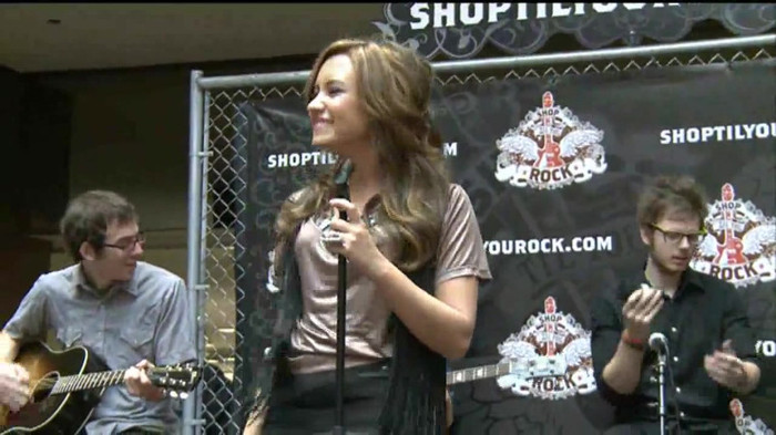 Demi Lovato  Live at Glendale Galleria  in LA for Cambio in HD 04552