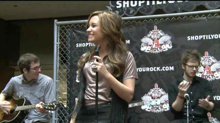 Demi Lovato  Live at Glendale Galleria  in LA for Cambio in HD 04554