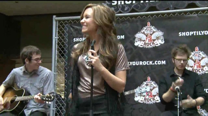 Demi Lovato  Live at Glendale Galleria  in LA for Cambio in HD 04561 Demi Lovato  Live at Glendale Galleria  in LA for Cambio in HD 04561