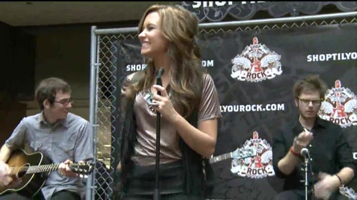 Demi Lovato  Live at Glendale Galleria  in LA for Cambio in HD 04562 Demi Lovato  Live at Glendale Galleria  in LA for Cambio in HD 04562