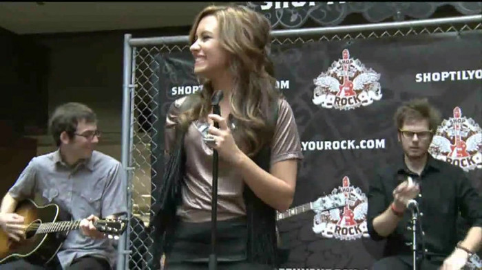 Demi Lovato  Live at Glendale Galleria  in LA for Cambio in HD 04565 Demi Lovato  Live at Glendale Galleria  in LA for Cambio in HD 04565