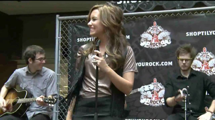 Demi Lovato  Live at Glendale Galleria  in LA for Cambio in HD 04568 Demi Lovato  Live at Glendale Galleria  in LA for Cambio in HD 04568