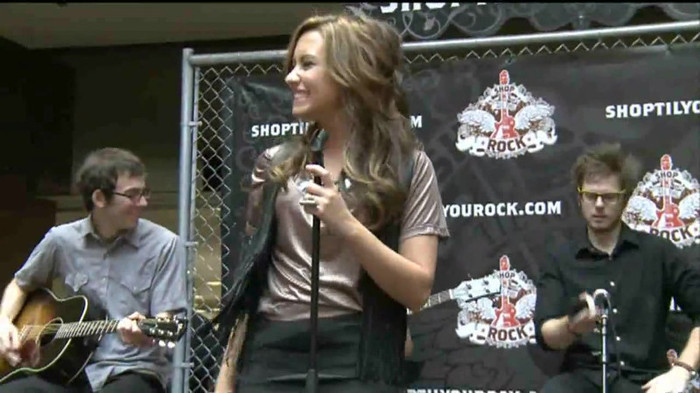 Demi Lovato  Live at Glendale Galleria  in LA for Cambio in HD 04569 Demi Lovato  Live at Glendale Galleria  in LA for Cambio in HD 04569