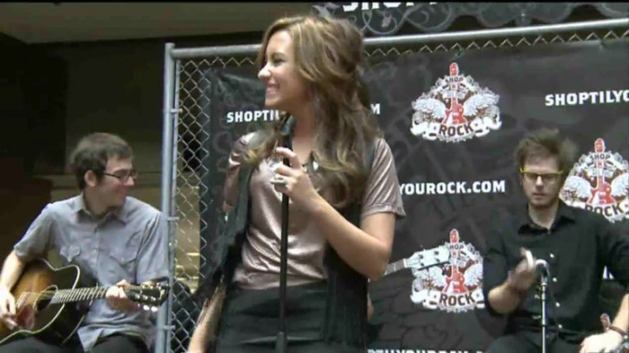 Demi Lovato  Live at Glendale Galleria  in LA for Cambio in HD 04570 Demi Lovato  Live at Glendale Galleria  in LA for Cambio in HD 04570