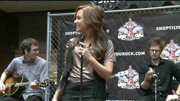 Demi Lovato  Live at Glendale Galleria  in LA for Cambio in HD 04571 Demi Lovato  Live at Glendale Galleria  in LA for Cambio in HD 04571